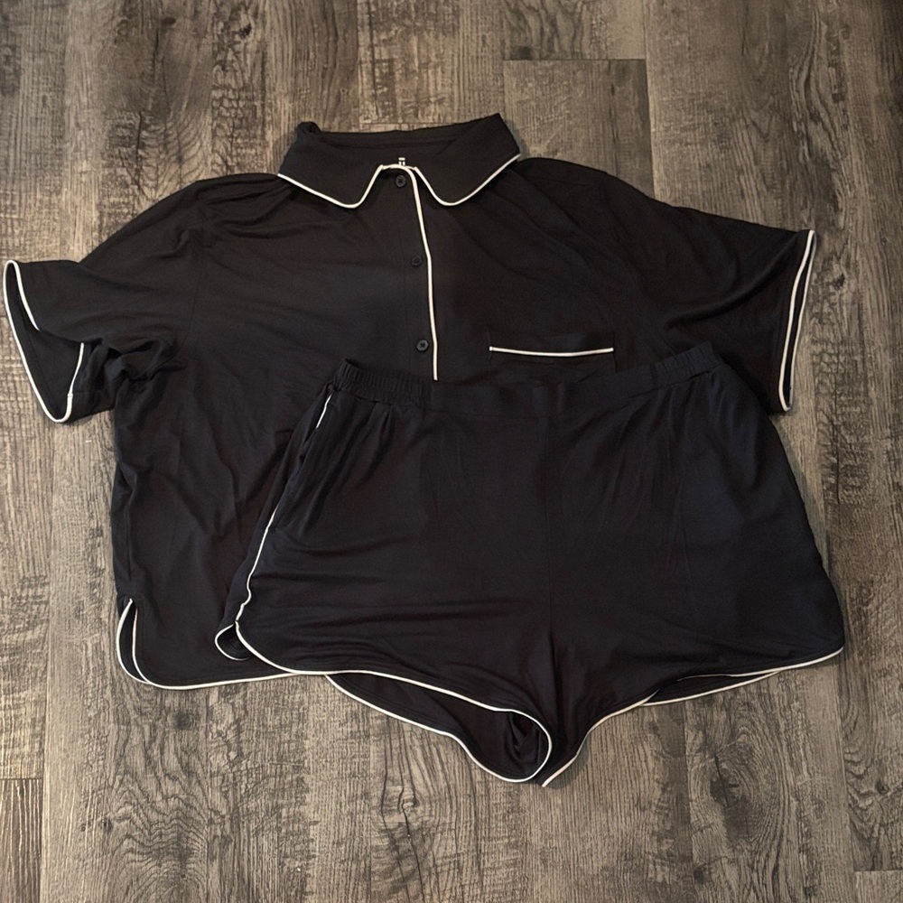 Tommy John Short-Sleeve Pajama Set - Black with White Piping - Size Large
